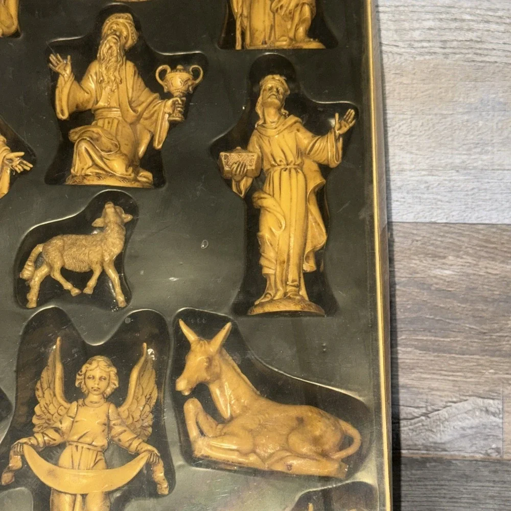 Vintage 11 Pieces Nativity Set with Original Box made in Taiwan